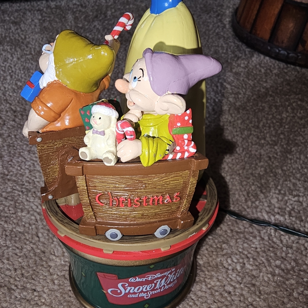 Mr. Christmas Disney's Snow White and the Seven Dwarfs Twirling Table Piece. - Picture 5 of 7